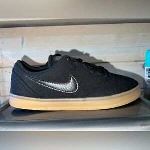 Nike SB check canvas. Size 6.5Y. Black/Black-Gum light brown
